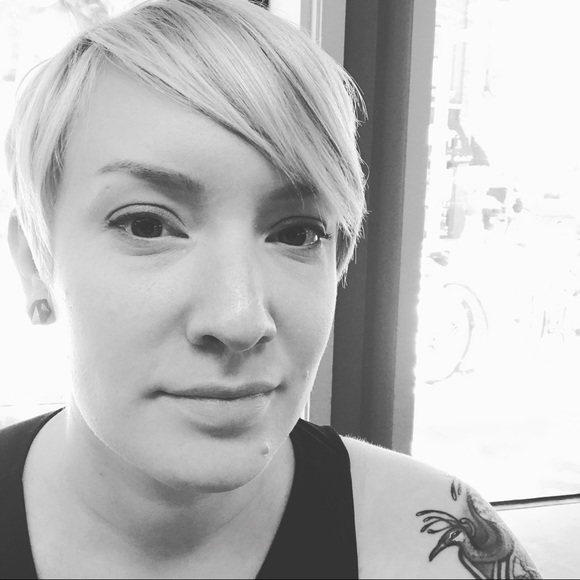 Meet your Posher, Elizabeth - Picture 2 of 4